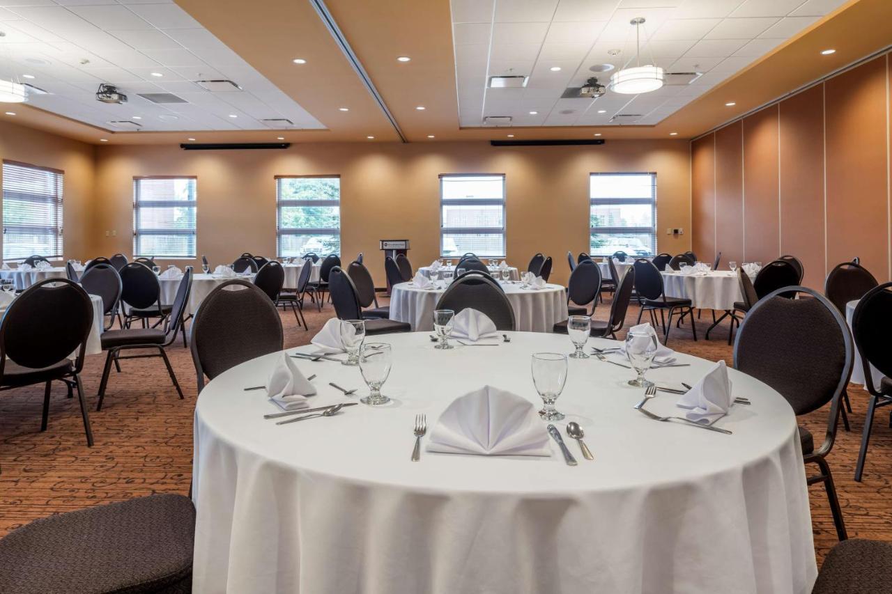 Best Western Plus, Bathurst Hotel & Suites Esterno foto