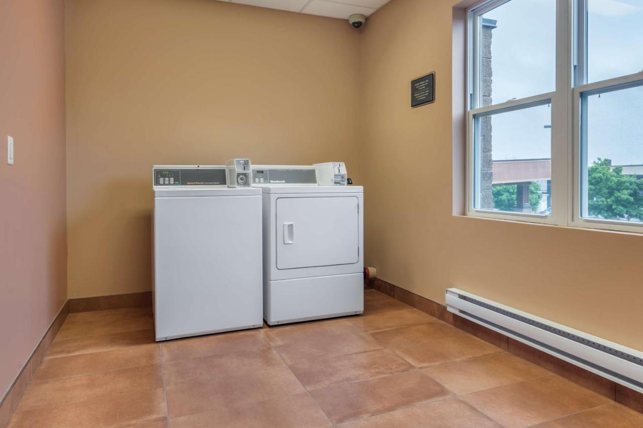 Best Western Plus, Bathurst Hotel & Suites Esterno foto