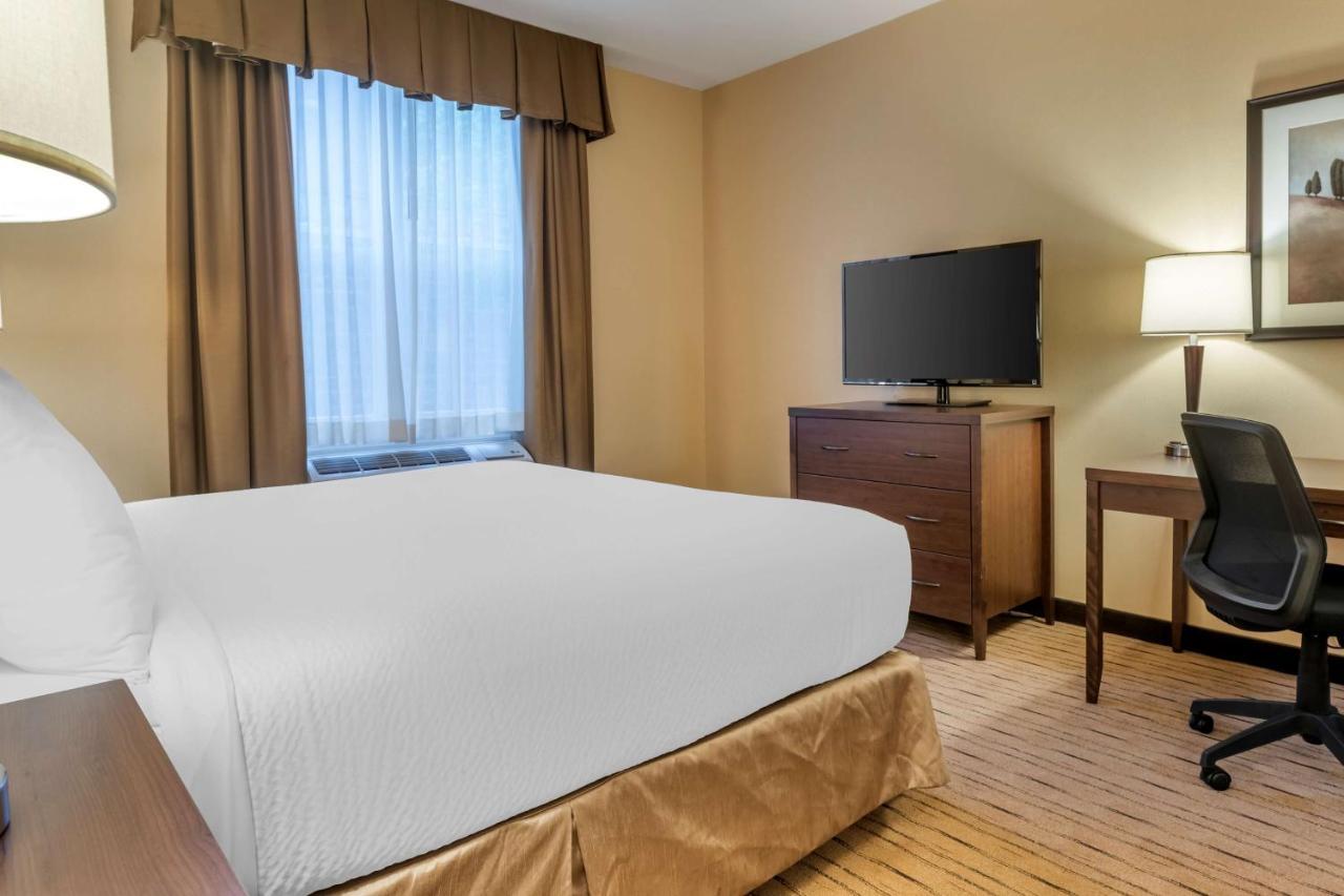 Best Western Plus, Bathurst Hotel & Suites Esterno foto
