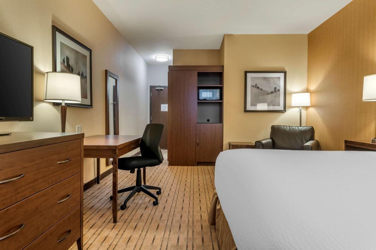 Best Western Plus, Bathurst Hotel & Suites Esterno foto